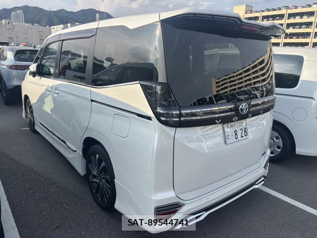 Toyota VOXY 2024-10 8731126-1