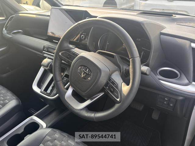 Toyota VOXY 2024-10 8731126-2