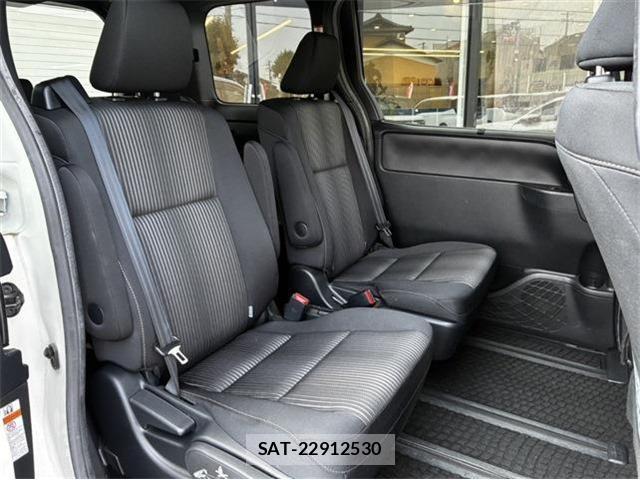Toyota VOXY 2017-07 8731286-10