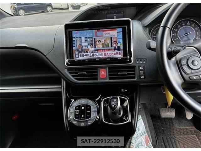 Toyota VOXY 2017-07 8731286-13