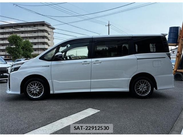 Toyota VOXY 2017-07 8731286-4