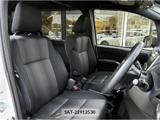 Toyota VOXY 2017-07 8731286-9