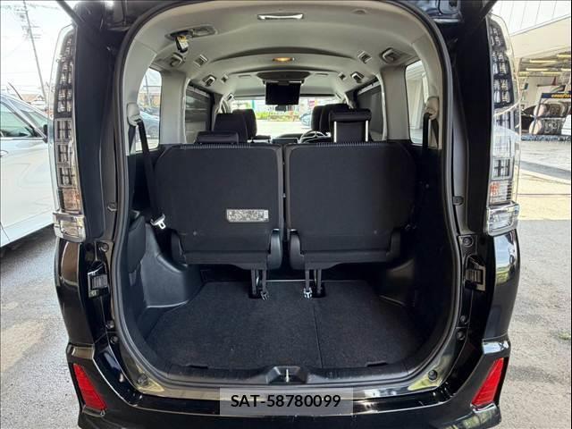 Toyota VOXY 2016-12 8731355-12
