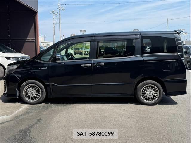 Toyota VOXY 2016-12 8731355-16