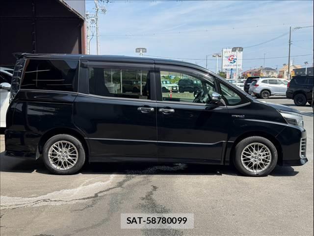 Toyota VOXY 2016-12 8731355-17
