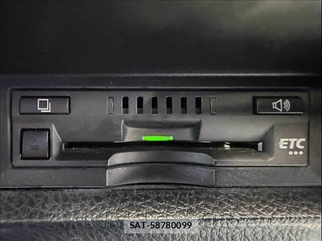 Toyota VOXY 2016-12 8731355-6