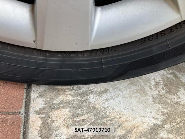 Toyota WISH 2012-06 8727687-6