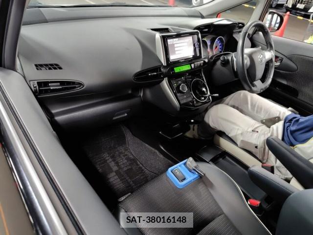 Toyota WISH 2013-11 8730645-2