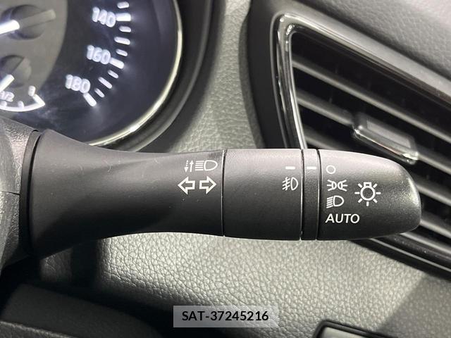 Nissan X-TRAIL 2018-03 8726738-5
