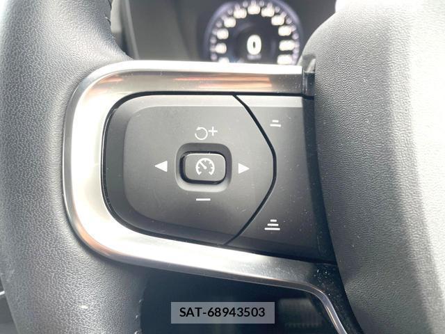 Volvo XC40 2021-09 8726720-7