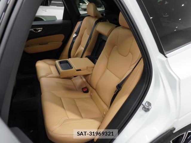 Volvo XC60 2021-05 8726791-14