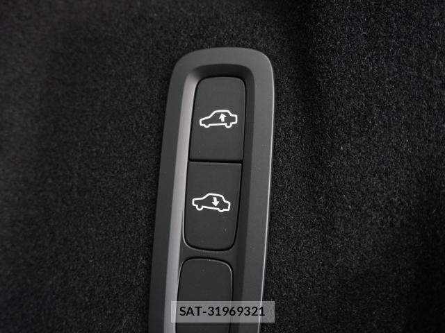 Volvo XC60 2021-05 8726791-16
