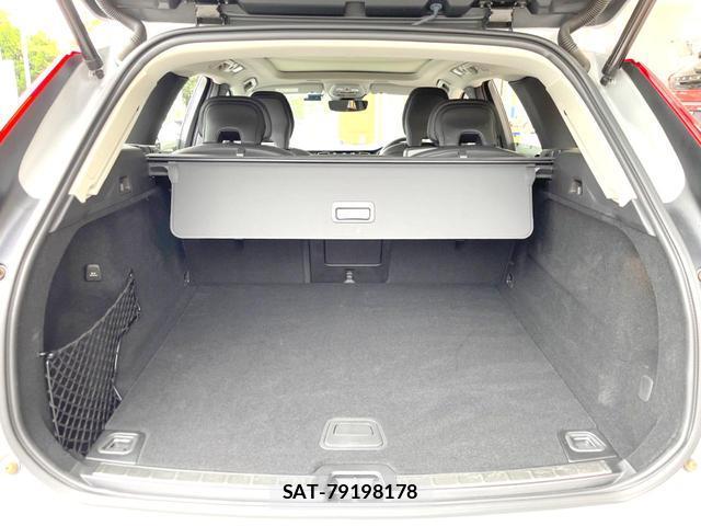 Volvo XC60 2022-02 8727063-17