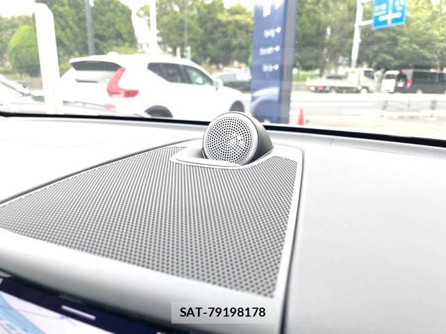 Volvo XC60 2022-02 8727063-5