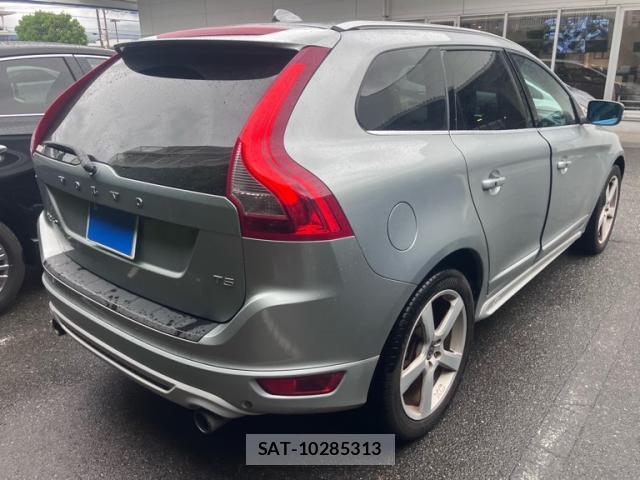 Volvo XC60 2012-08 8727935-1