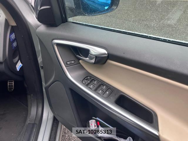 Volvo XC60 2012-08 8727935-10