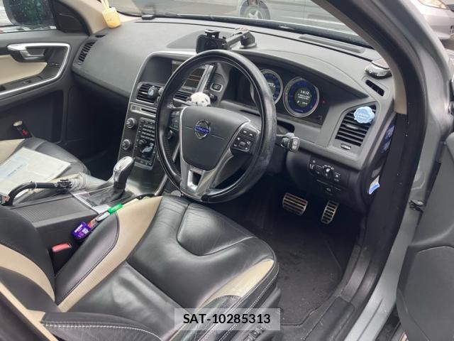 Volvo XC60 2012-08 8727935-9