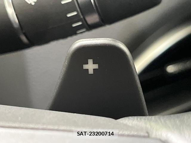 Jaguar XE 2018-07 8727085-11