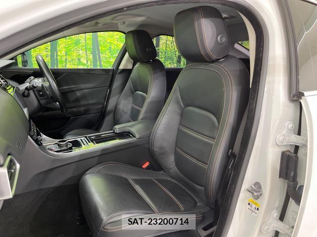 Jaguar XE 2018-07 8727085-13