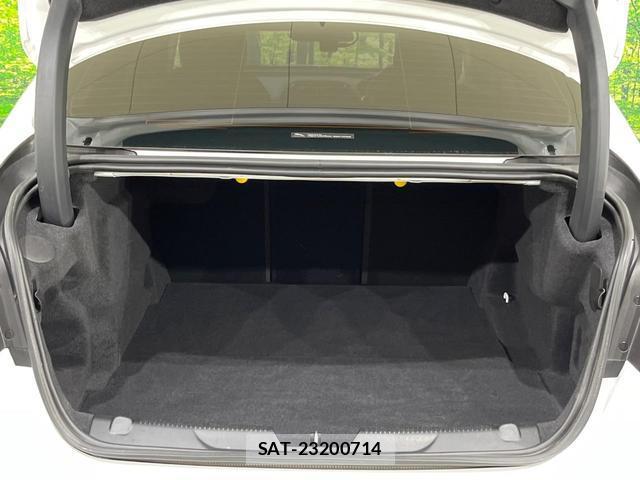 Jaguar XE 2018-07 8727085-15