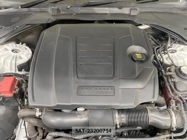 Jaguar XE 2018-07 8727085-16