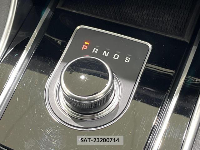 Jaguar XE 2018-07 8727085-8