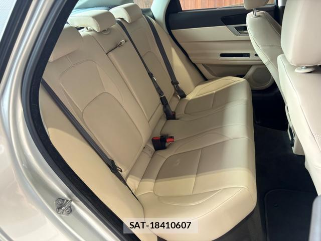 Jaguar XF 2017-02 8725843-15