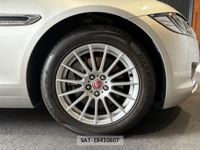 Jaguar XF 2017-02 8725843-18