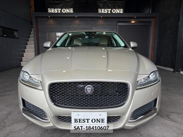Jaguar XF 2017-02 8725843-2