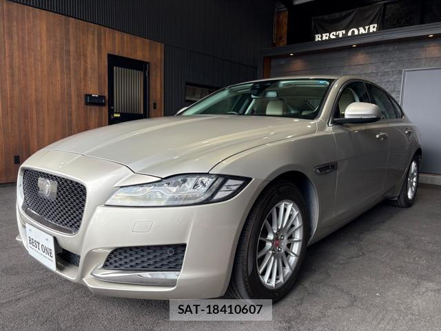 Jaguar XF 2017-02 8725843-3