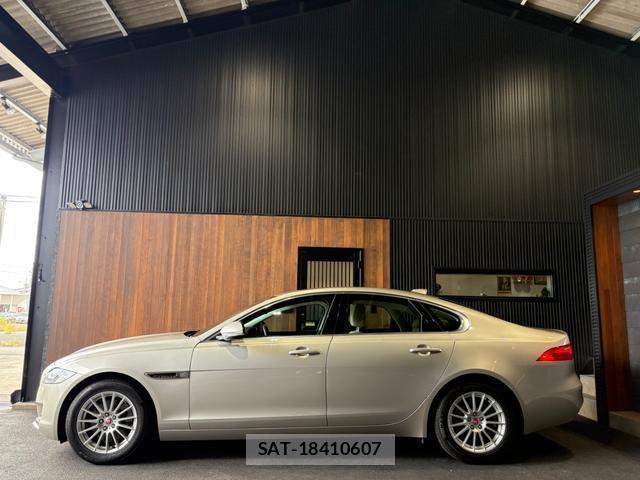 Jaguar XF 2017-02 8725843-5