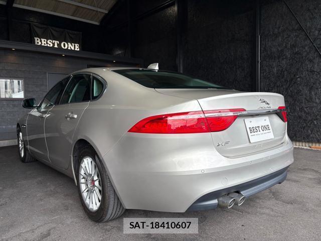 Jaguar XF 2017-02 8725843-7