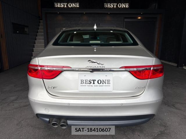 Jaguar XF 2017-02 8725843-8