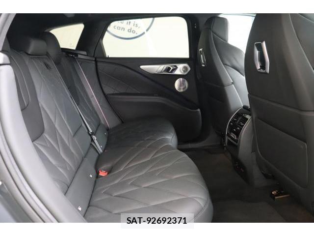 Bmw XM 2023-12 8730282-19