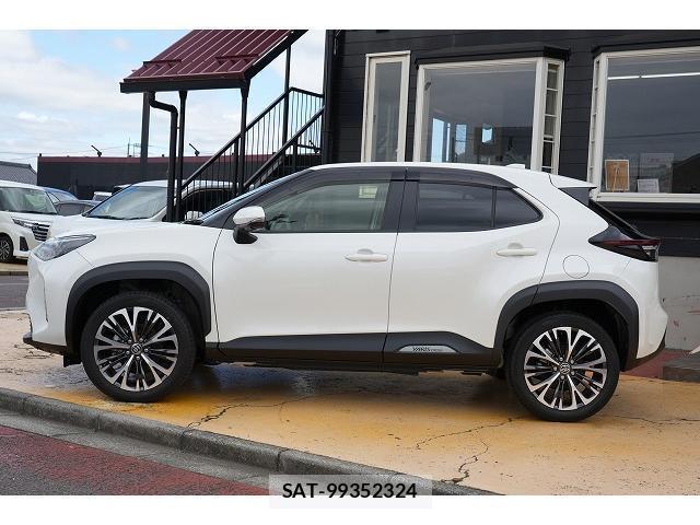 Toyota YARIS CROSS 2021-06 8730562-1