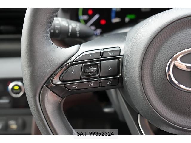 Toyota YARIS CROSS 2021-06 8730562-12