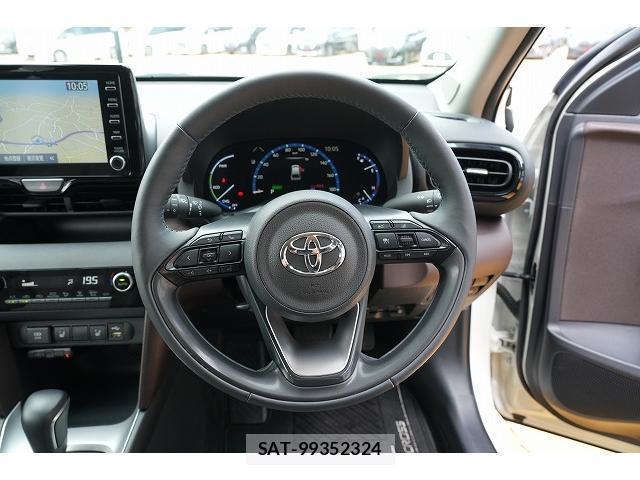 Toyota YARIS CROSS 2021-06 8730562-3