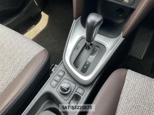 Toyota YARIS CROSS 2020-11 8731326-13