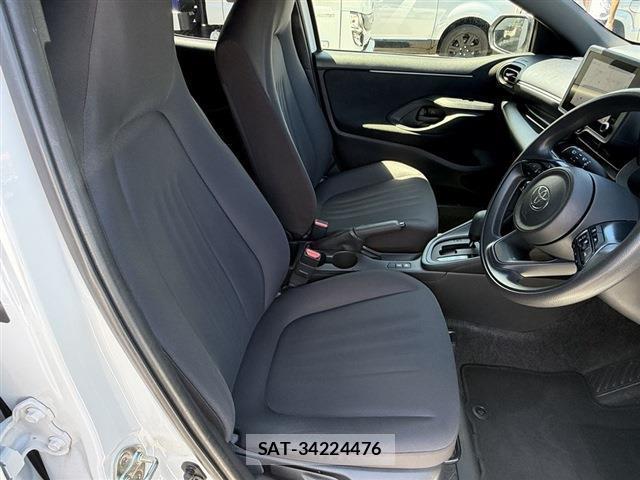 Toyota YARIS 2024-05 8728977-16