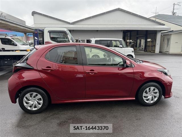 Toyota YARIS 2021-07 8728979-3