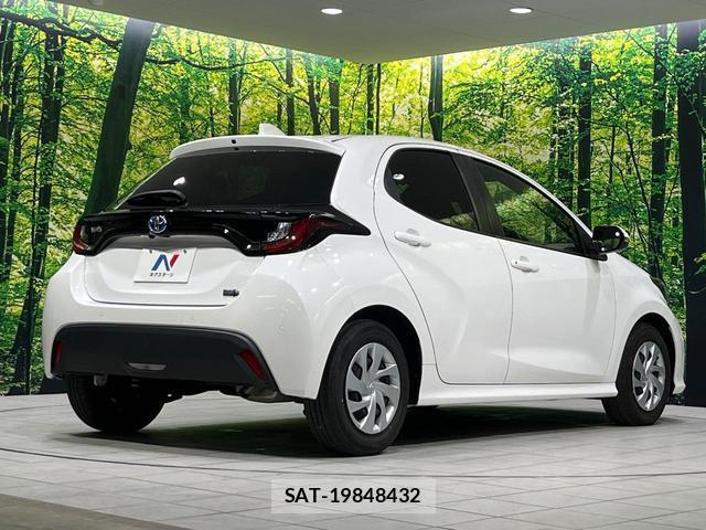 Toyota YARIS 2023-08 8730247-17