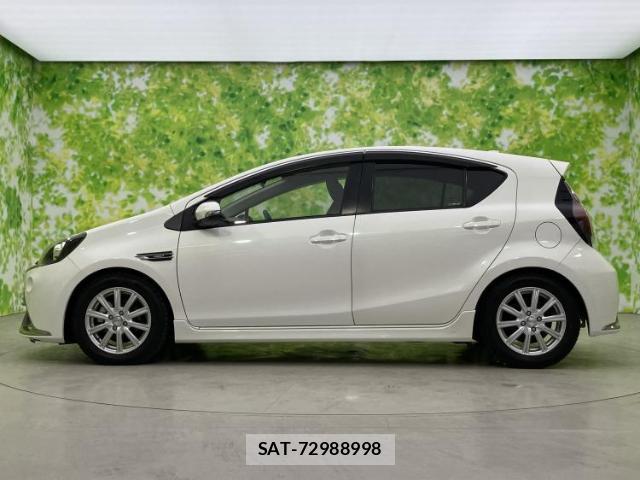 Toyota AQUA 2015-12 8752368-1