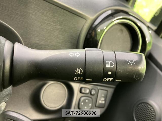 Toyota AQUA 2015-12 8752368-15