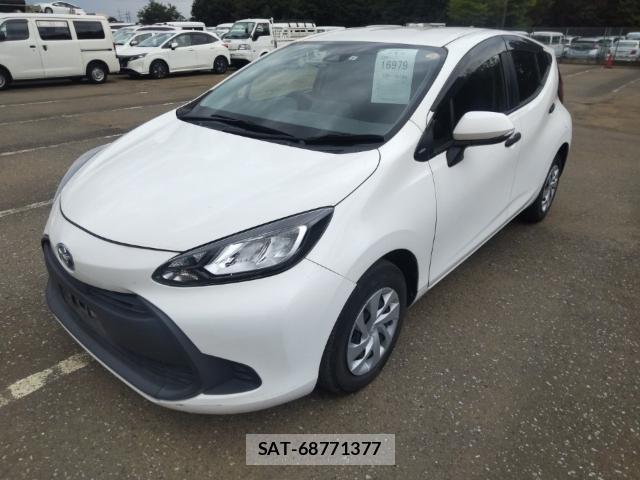 Toyota AQUA 2021-08 8752589-0