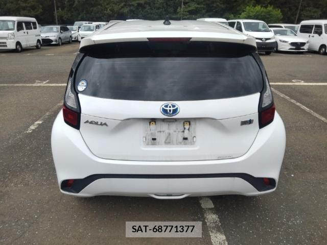 Toyota AQUA 2021-08 8752589-1