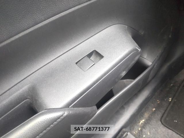Toyota AQUA 2021-08 8752589-12