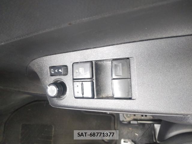 Toyota AQUA 2021-08 8752589-13