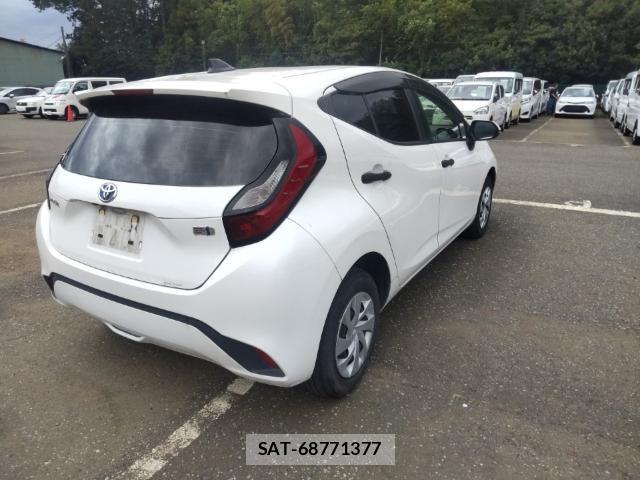 Toyota AQUA 2021-08 8752589-4