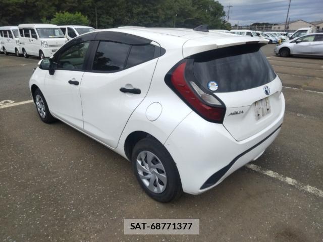Toyota AQUA 2021-08 8752589-5