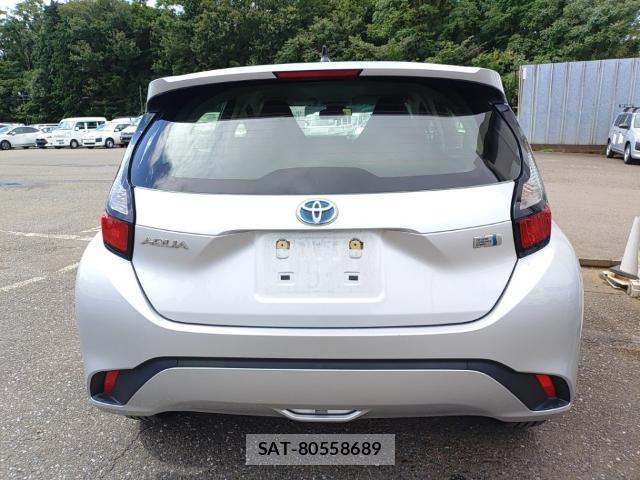 Toyota AQUA 2023-08 8752591-1